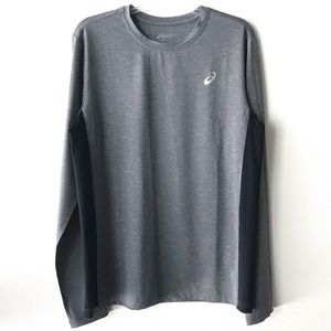 Asics Men’s athletic crew neck top in regular fit.